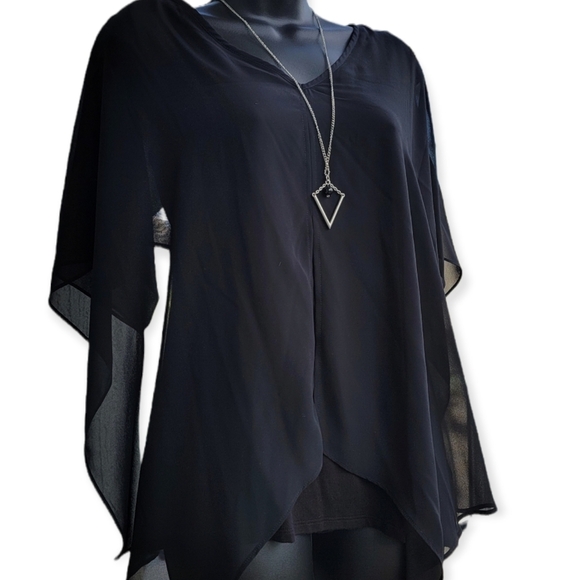 B Design Sheer Blouse V Neckline with Black Tank and Necklace Size Medium - Picture 2 of 4